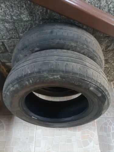 Vendo dois pneus Dunlop 175/70r14