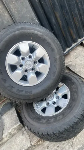 Vendo arros e pneus semi novos