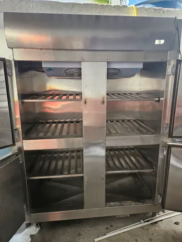Geladeira inox 4 portas tipo industrial