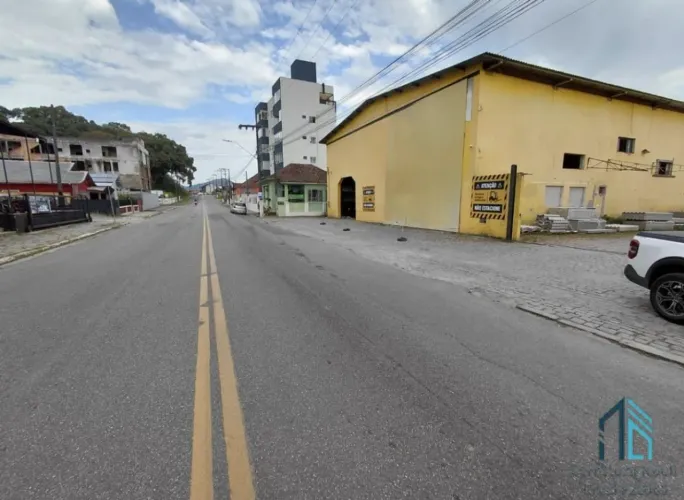 Terreno + Barracão a venda em ótima localização, em São Francisco do Sul - SC