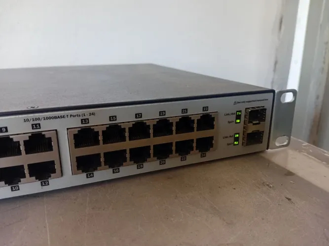 Switch 24 portas /1000 gerenciável , 2 portas FTP  , HP 1820