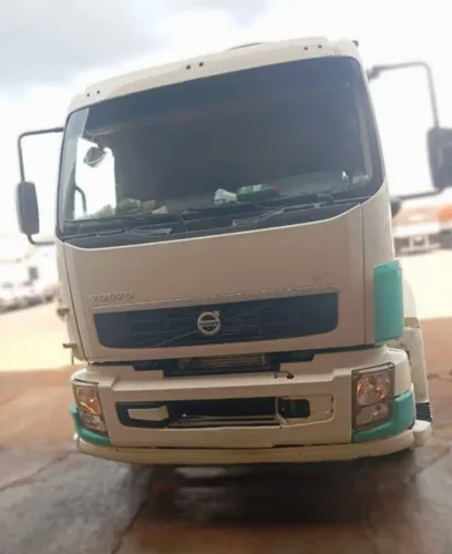 CAMINHÃO VOLVO VM 270 COM COMPACTADOR COPAC