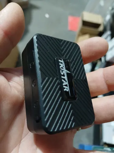 rastreador GPS portátil da marca TKSTAR