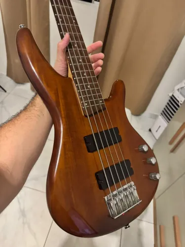 Baixo 5 cordas ibanez ativo
