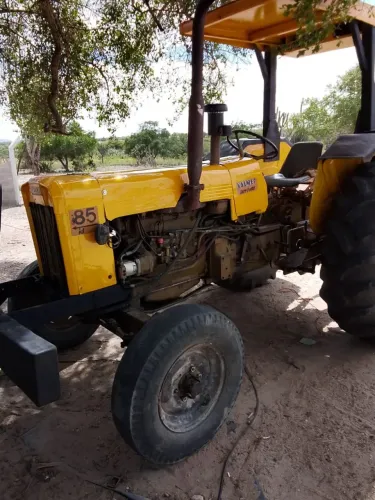 Vendo trator Valmet 85