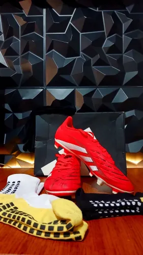 Chuteira adidas predador tamanho 41 26,cm mais meias