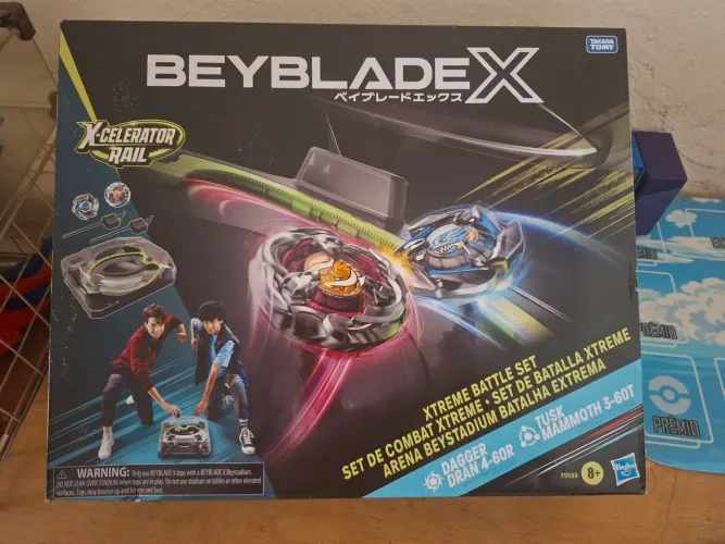 Beyblade X estádio e beys Hasbro