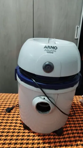 Vendo um aspirador de pó Arno