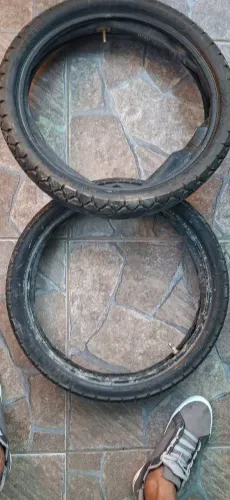 Pneu de moto aro 16