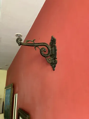 Suporte de Parede de Ferro Antigo Para Plantas e Objetos.