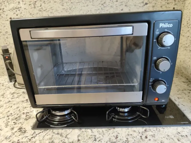 Forno elétrico Philco 38l cor preta 110V, funcionando perfeitamente.