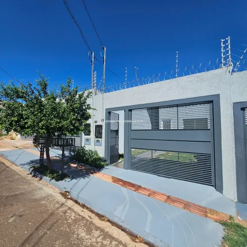 Casa com suíte bem localizada!