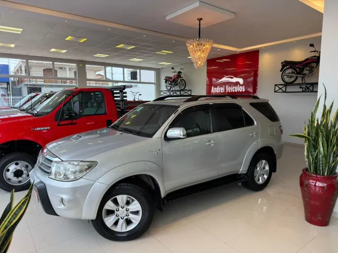 Toyota Hilux SW4 SRV 4X4 4.0 V6 24V Aut. 2010
