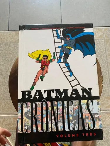 edição encadernada Batman - Crônicas Volume 3, publicada pela Panini em agosto de 2016.