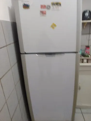 Vende-se essa geladeira GE por r$ 350