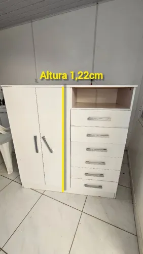 Cômoda/roupeiro compacto