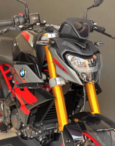 BMW G310 R