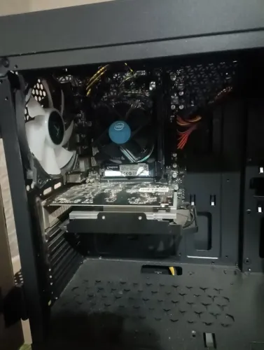 PC Gamer Intel Core i3 9100F / RX 560 / 8GB RAM/ SSD 500GB