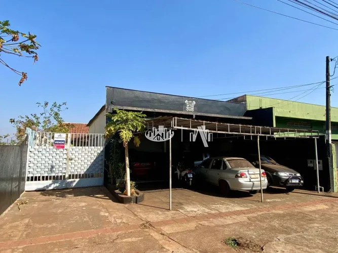 Barracão à venda, 110 m² de área útil, Com casa nos fundos - Monte Carlo - Zona Leste de L