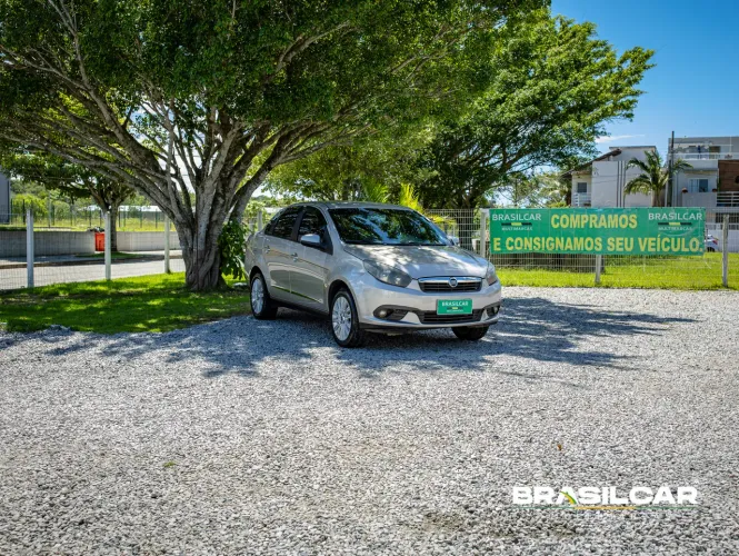 Fiat Siena Essence 1.6 Flex 16V 4P 2013