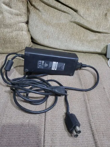 Fonte do Xbox e o cabo