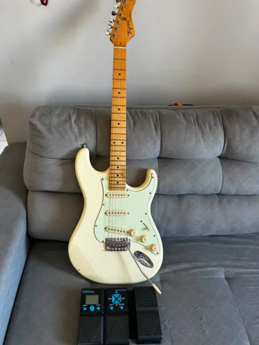 Guitarra Tagina + Pedaleira