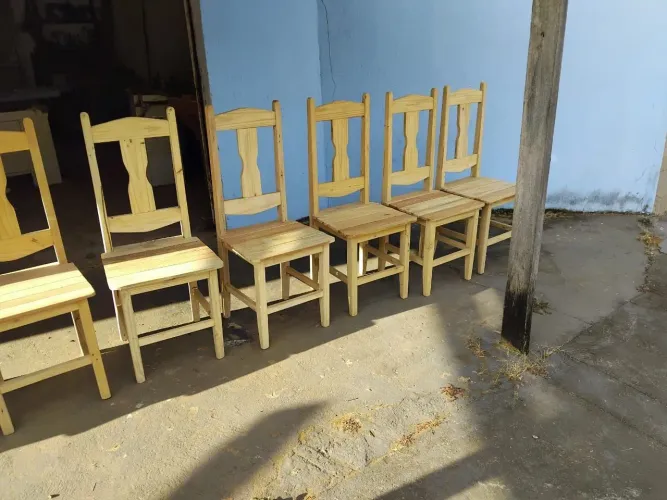 Cadeira de madeira rústica