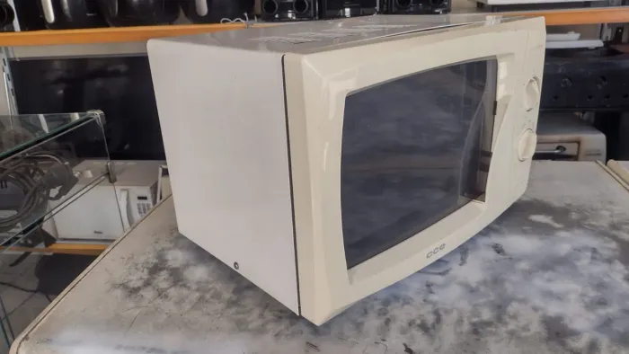 Micro-ondas CCE 20L entrego