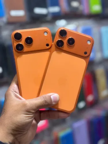 iPhone XR na Carcaça do 17 Pro