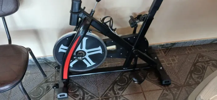 BICICLETA ERGOMETRICA PARA SPINNING PRETO E VERMELHA COM NOTA FISCAL 