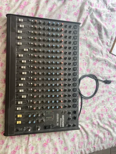 Mesa de som de 16 canais (preço para sair logo)