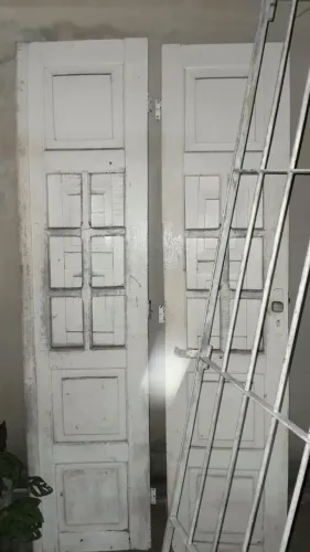 Porta de madeira duas bandas