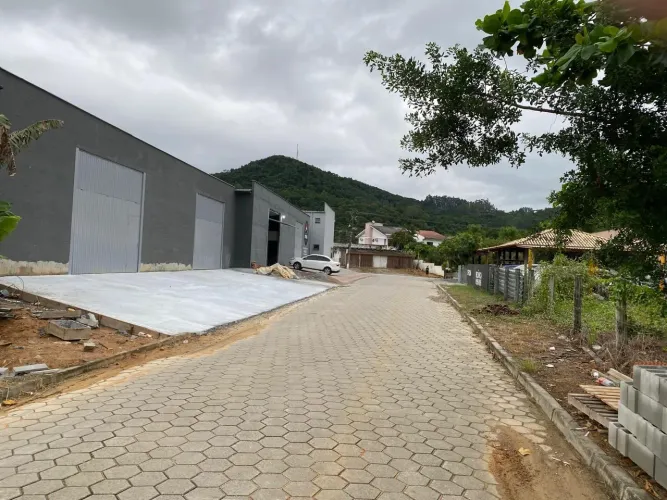 Galpão pra locação de 200 metros no centro de Águas Mornas