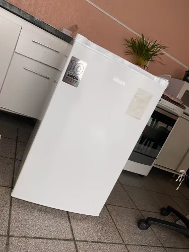 Vende-se Frigobar