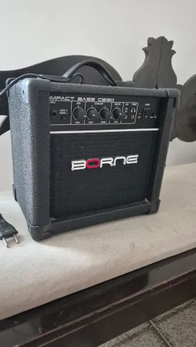 Amplificador Borne Impact Bass Cb30 Para Baixo De 15w Cor Preto 110v/220v