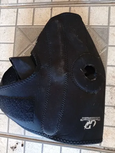 Joelheira Articulada Com Dobradiças Metálicas