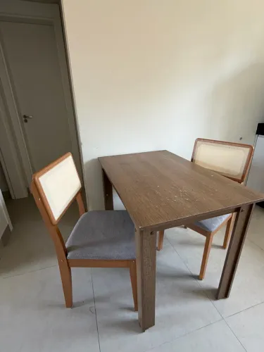 Mesa + 2 cadeiras