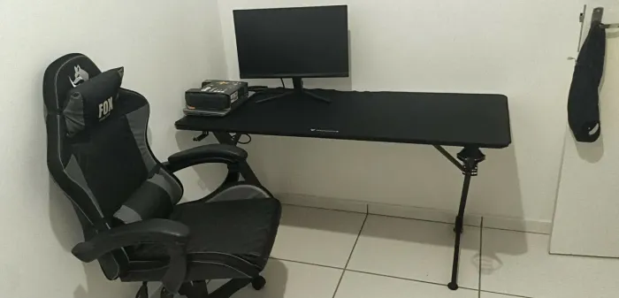 Vendo MONITOR GAMER CADEIRA E MESA