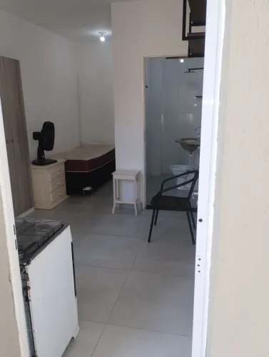 Leia o anúncio alugo Kitnet mobiliada para 1 pessoa valor 900 reais