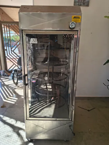 Máquina de assar frango e carnes