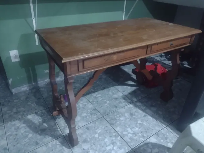 Mesa de madeira maciça