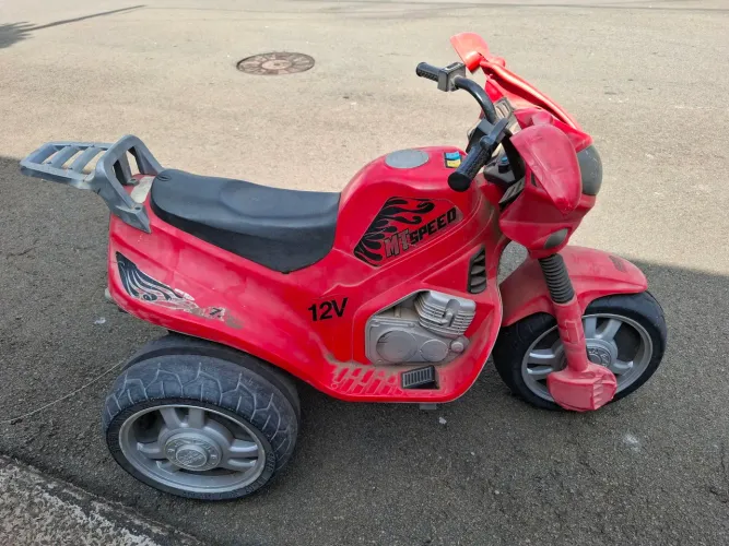 Brinquedo moto elétrica 12v usada sem a bateria 