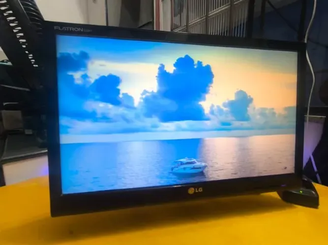 Monitor LG Flatron E2041S 20" LED - Ótimo Estado | Pronto para Uso.