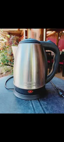 Chaleira elétrica. Marca Mondial PREMIUM. Modelo CE - 06. Potência 2500 W.