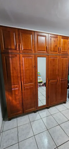 Guarda-roupa Serpil 5 portas com espelho.