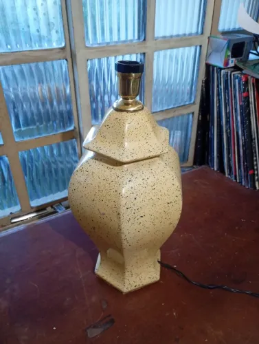 Abajur em cerâmica apenas uma peça 