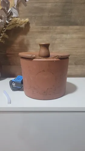 Fonte para gatos/cachorros de barro