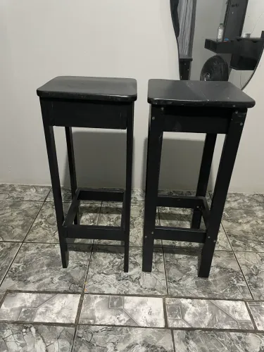 Vendo bancos pretos 50,00 cada