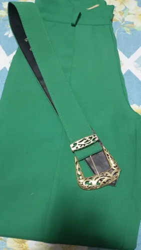 Calça em alfaiataria com cinto 