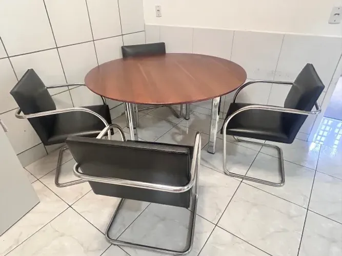 MESA DE DE ESCRITÓRIO REDONDA MADEIRA EXCELENTE, COM 6 CADEIRA PARA SUA EMPORESA.